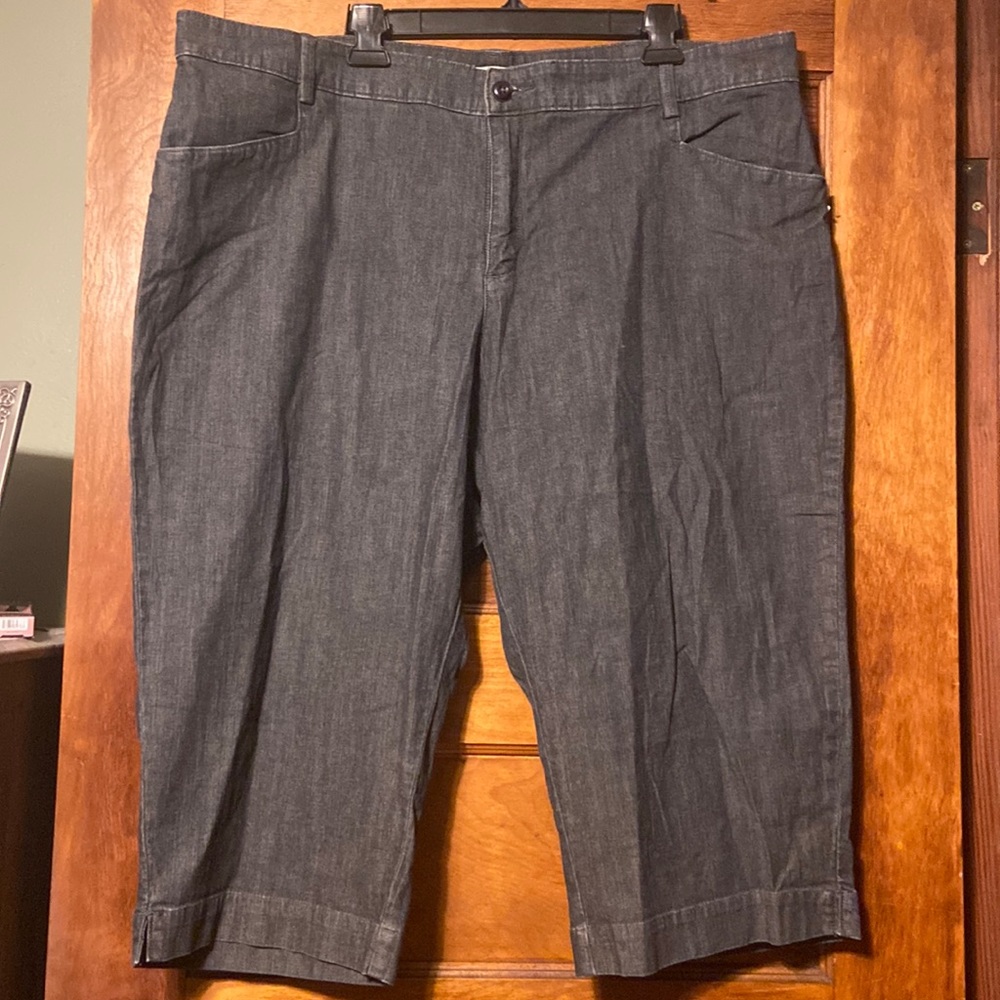 Lee capris size 22